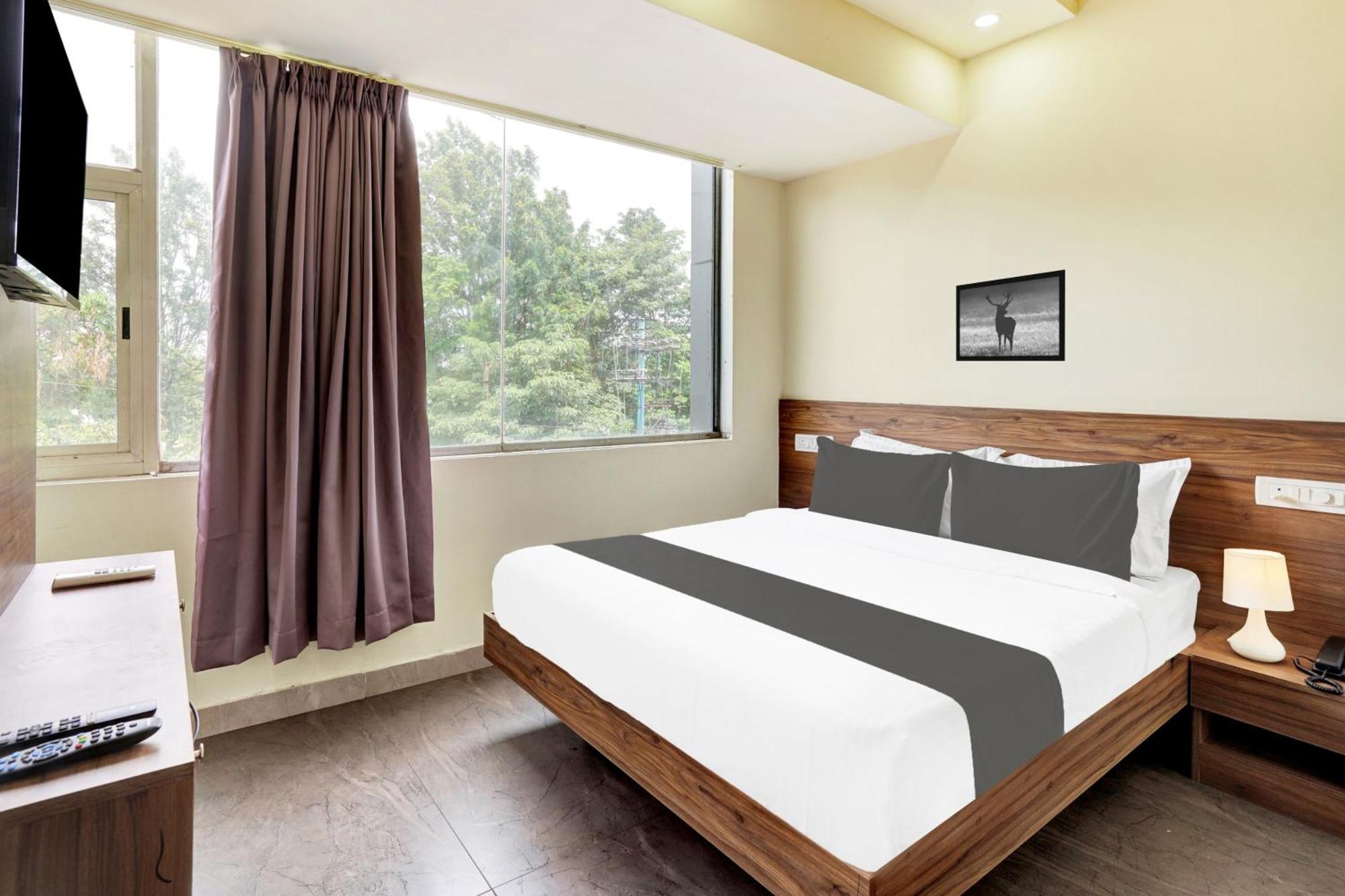 Hotel O Gayathri Metro Deluxe Bangalore Exterior photo