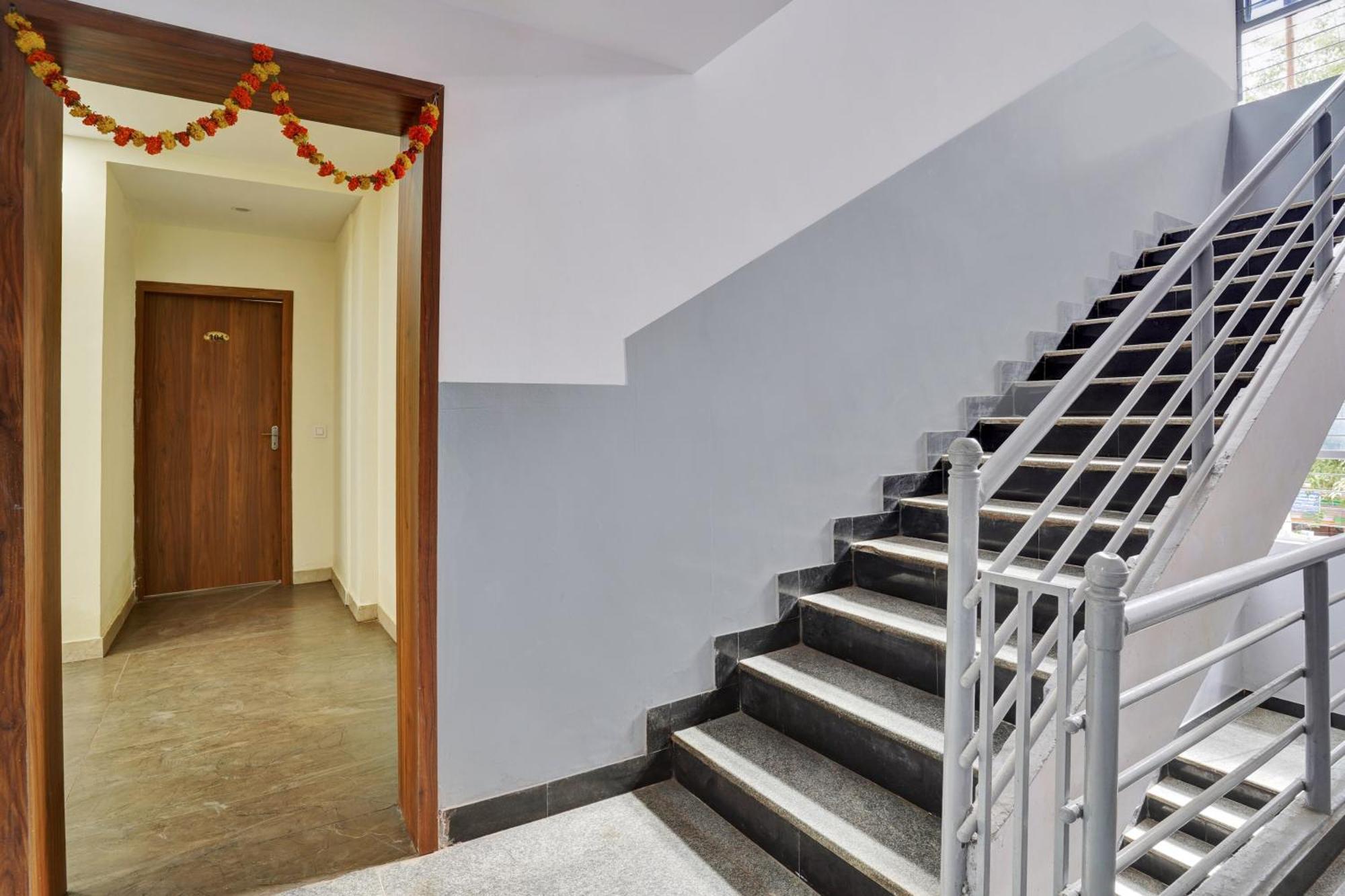 Hotel O Gayathri Metro Deluxe Bangalore Exterior photo